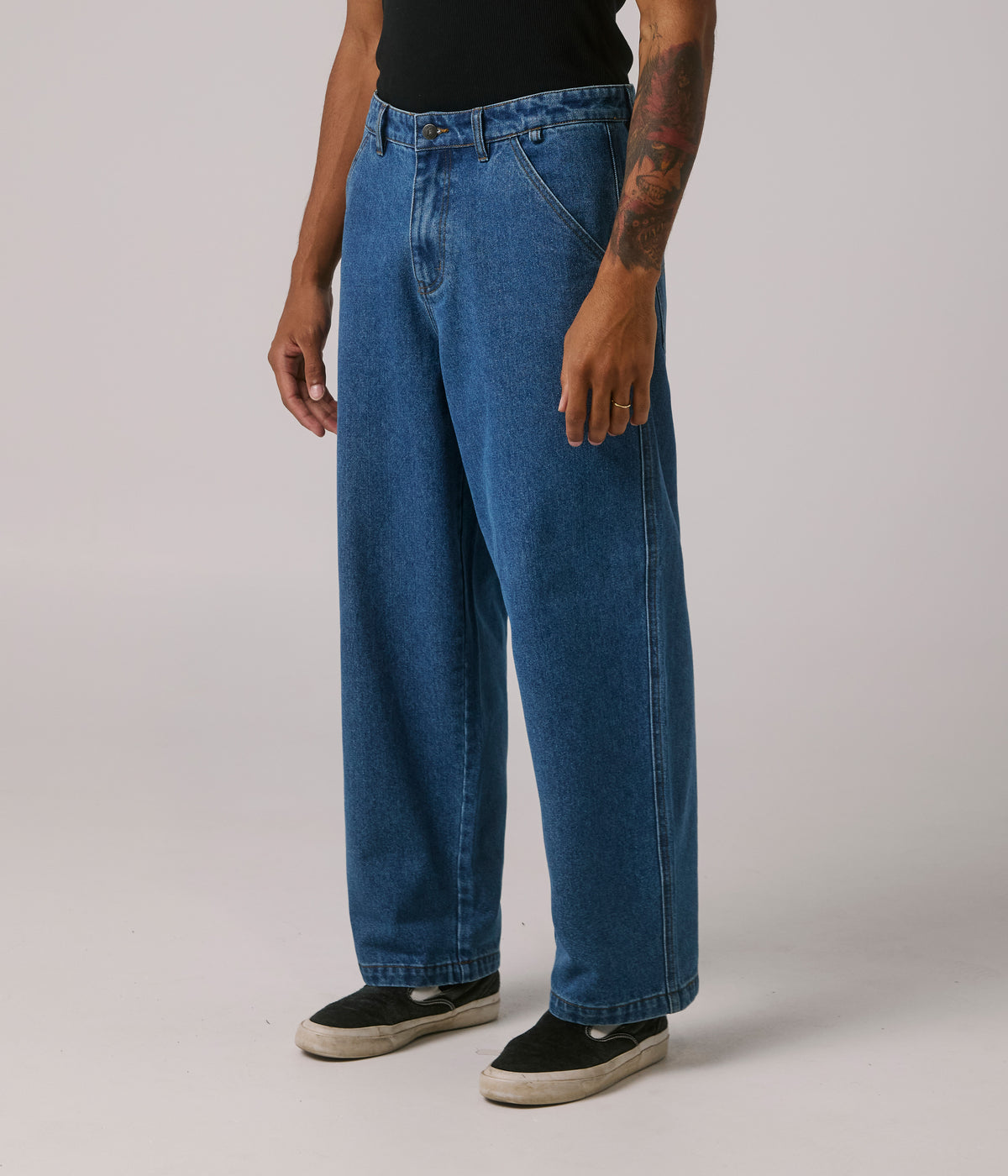 FORMER MERCHANDISE REYNOLDS DENIM PANT WORN BLUE