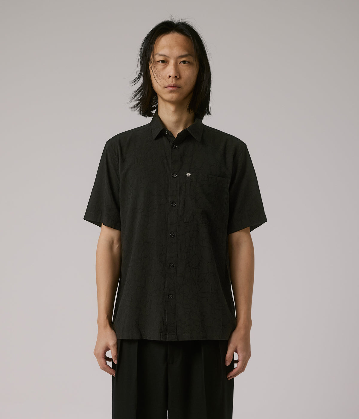 FORMER MERCHANDISE VIVIAN VINE SS SHIRT BLACK