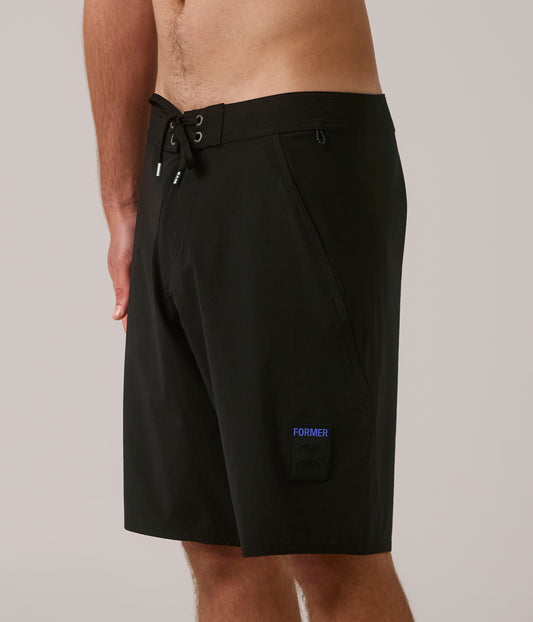 FORMER MERCHANDISE REYNOLDS 20' TRUNK BLACK